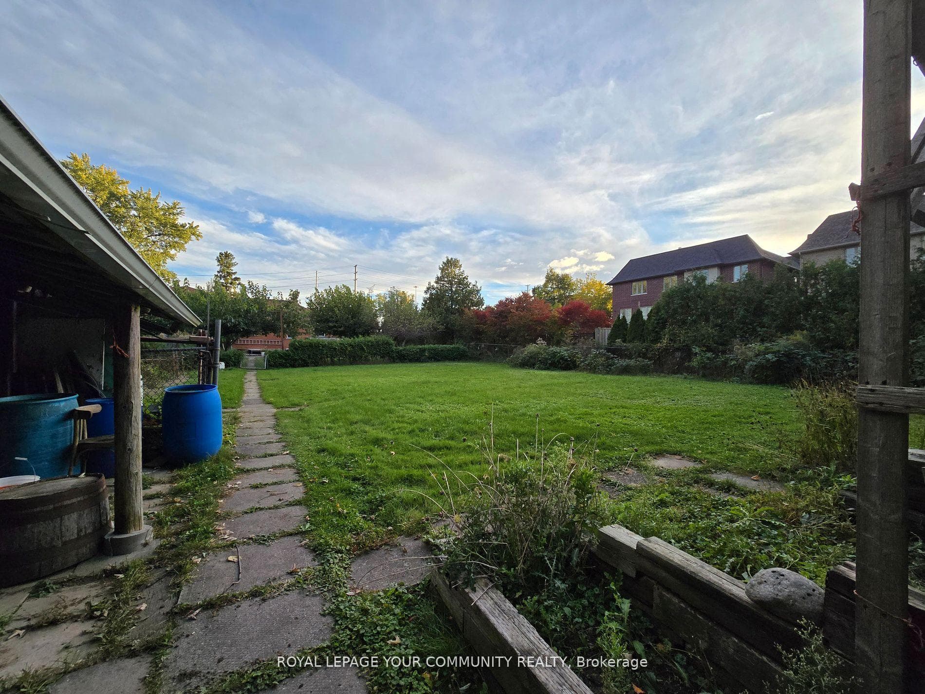 100 Langstaff Road photo 11