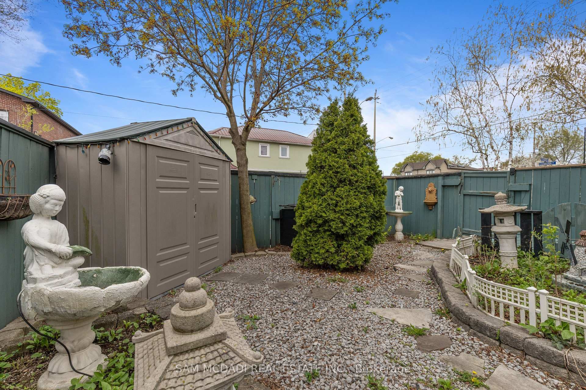 319 Cosburn Avenue photo 45