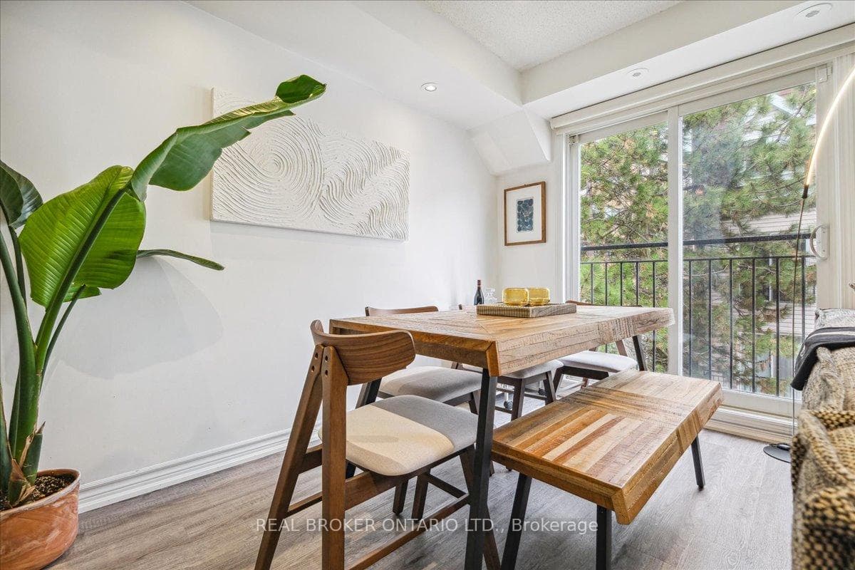 22 Laidlaw Street Unit 1204 photo 5
