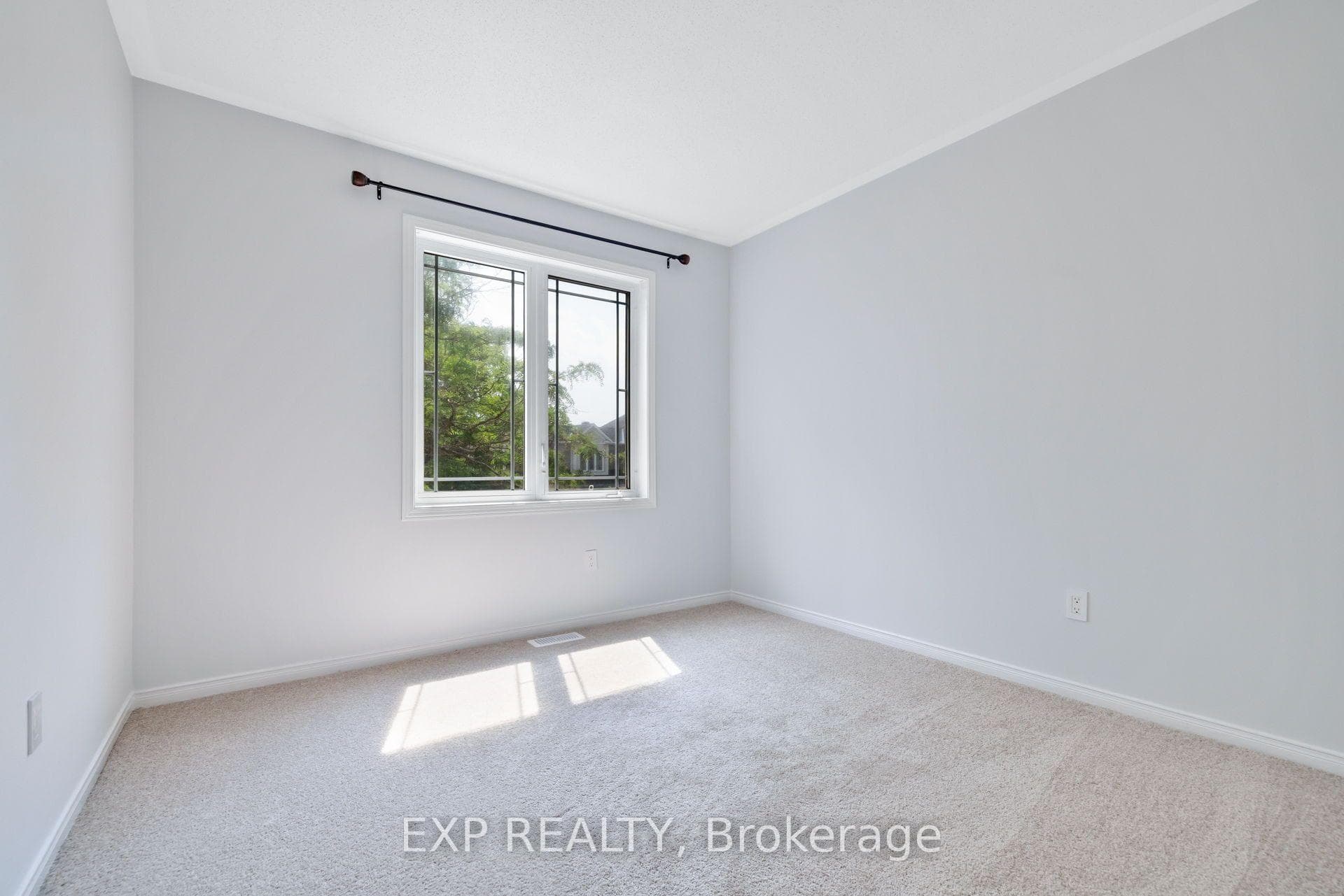 114 Ashmore Drive photo 34