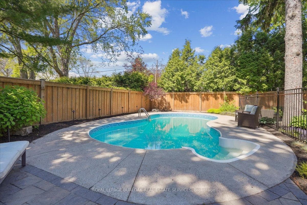 387 Seneca Avenue photo 30