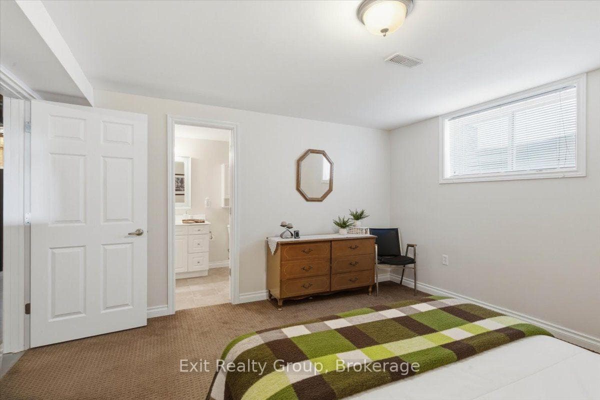 267 Raglan Street photo 33