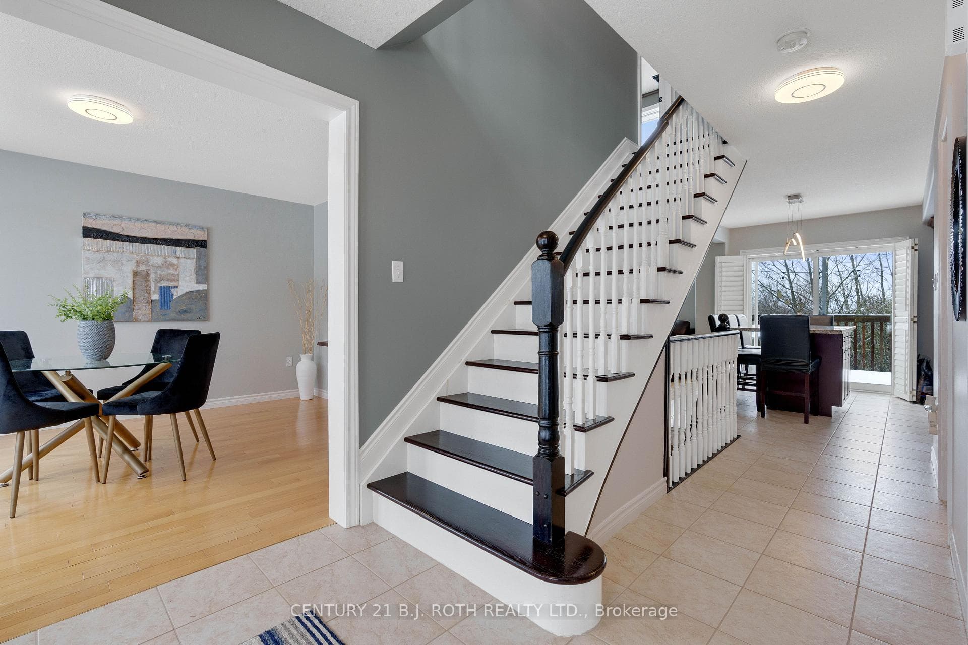 30 Capilano Court photo 4