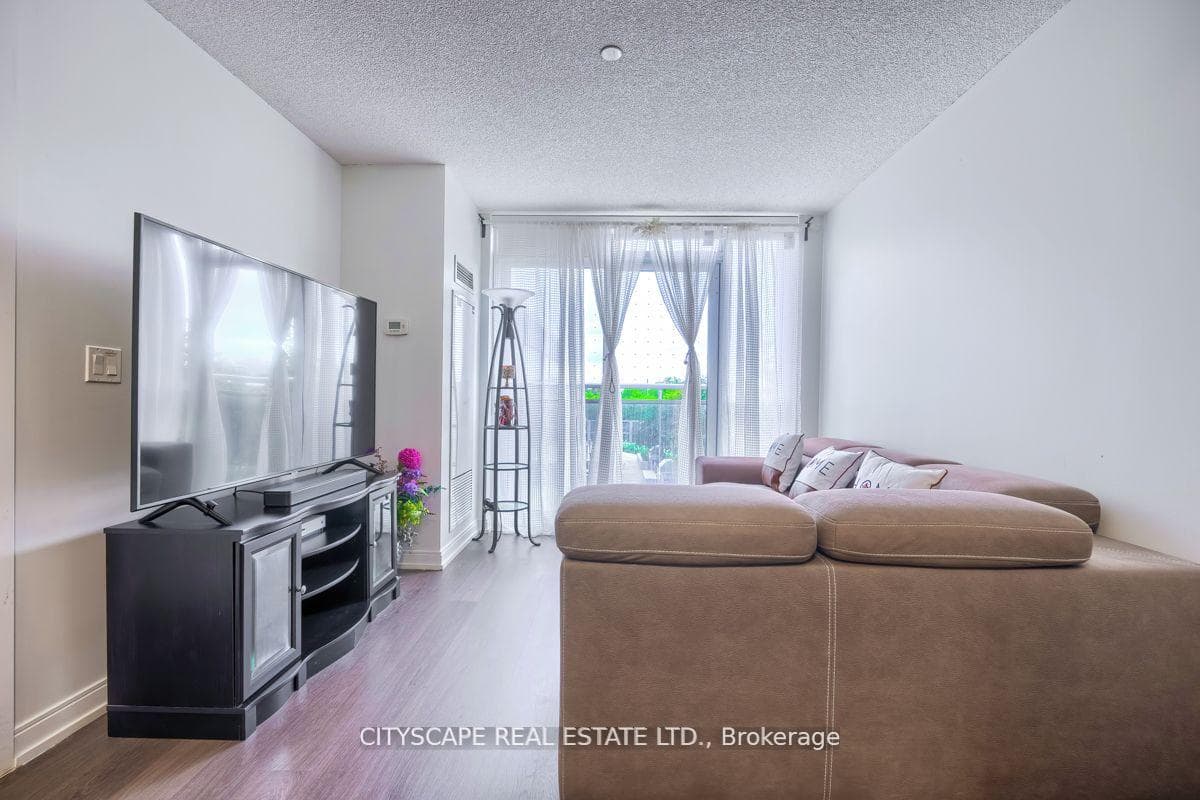 255 Village Green Square Unit 406 photo 10