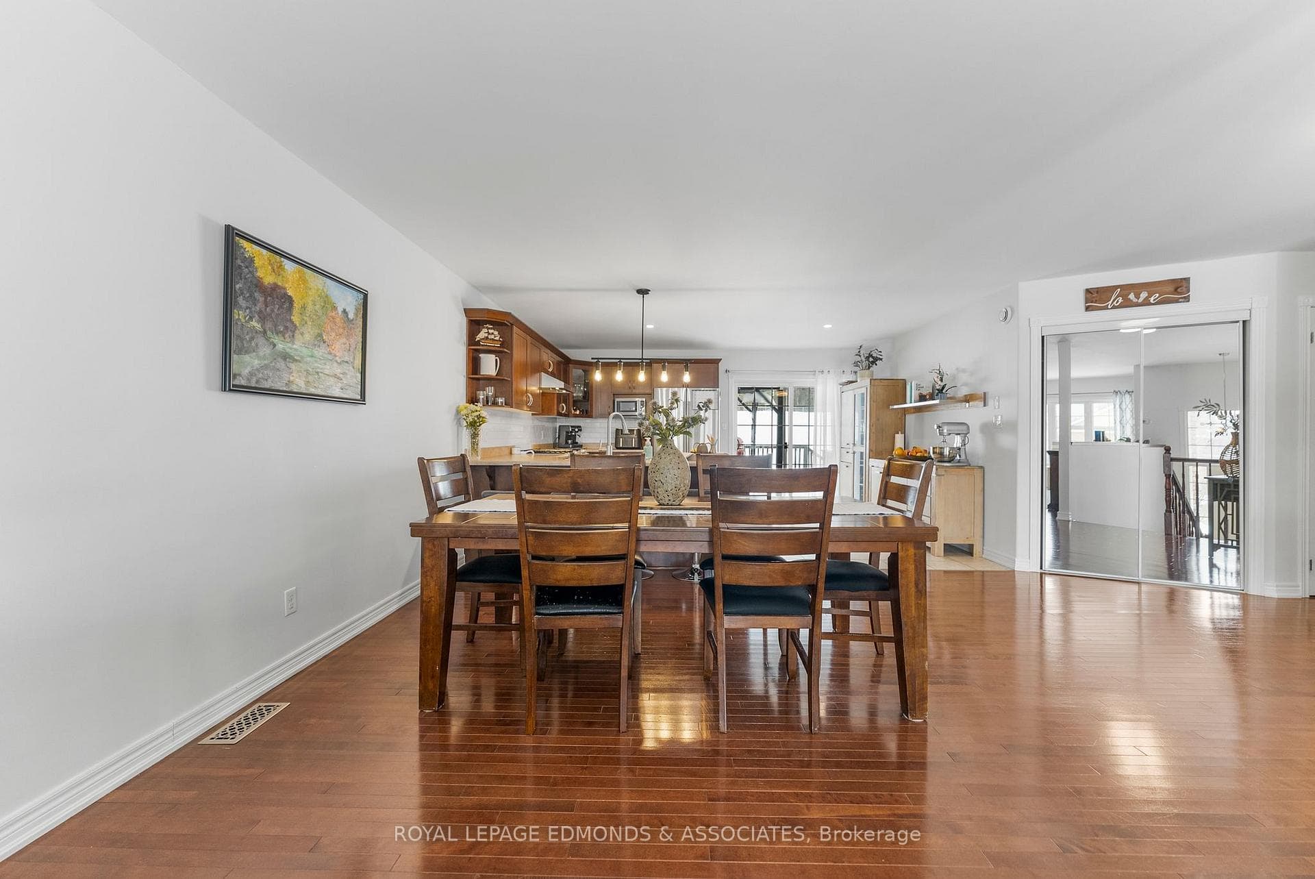 669 Fairview Avenue photo 10