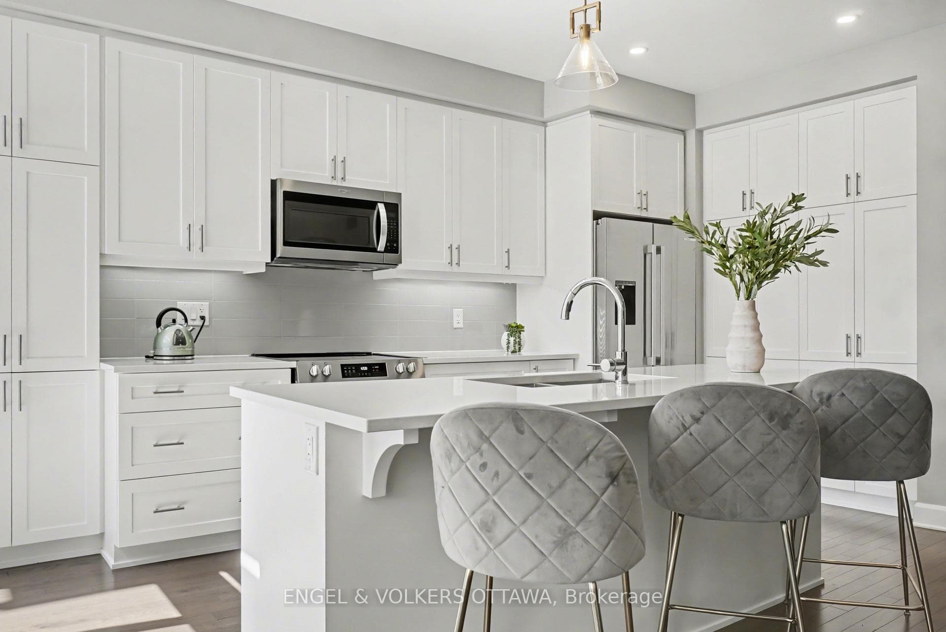 So much kitchen storage!
