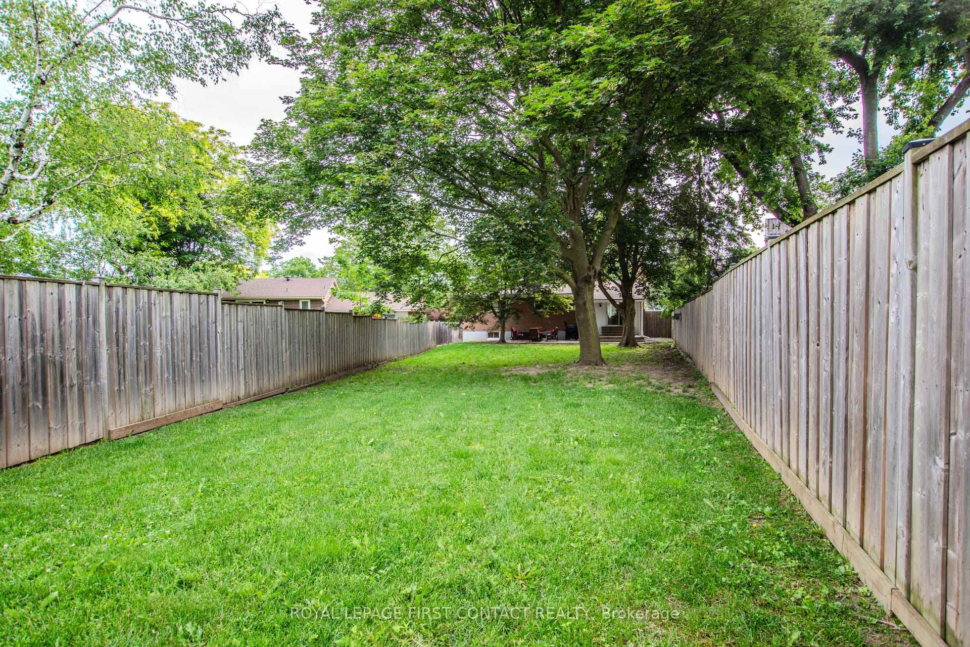 27 Tower Crescent photo 34