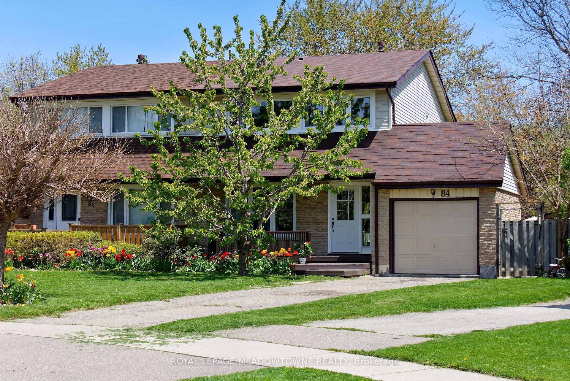 84 Bow River Crescent photo 1