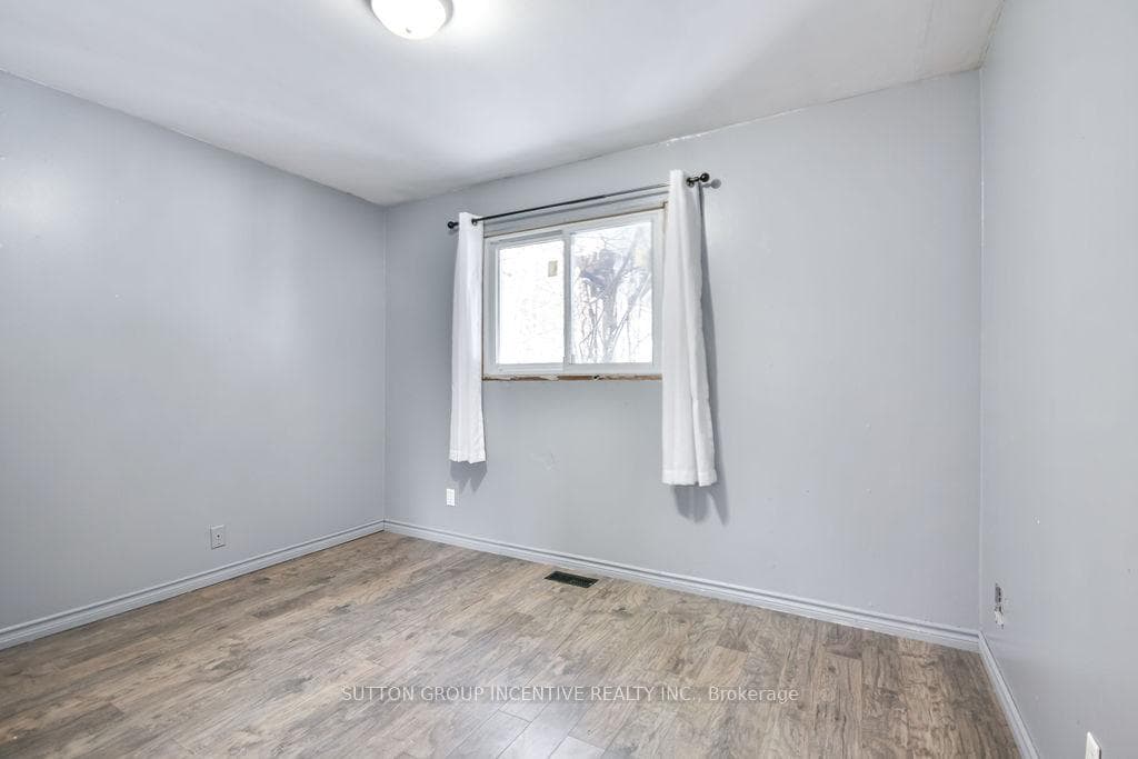 195 Bayview Avenue photo 21