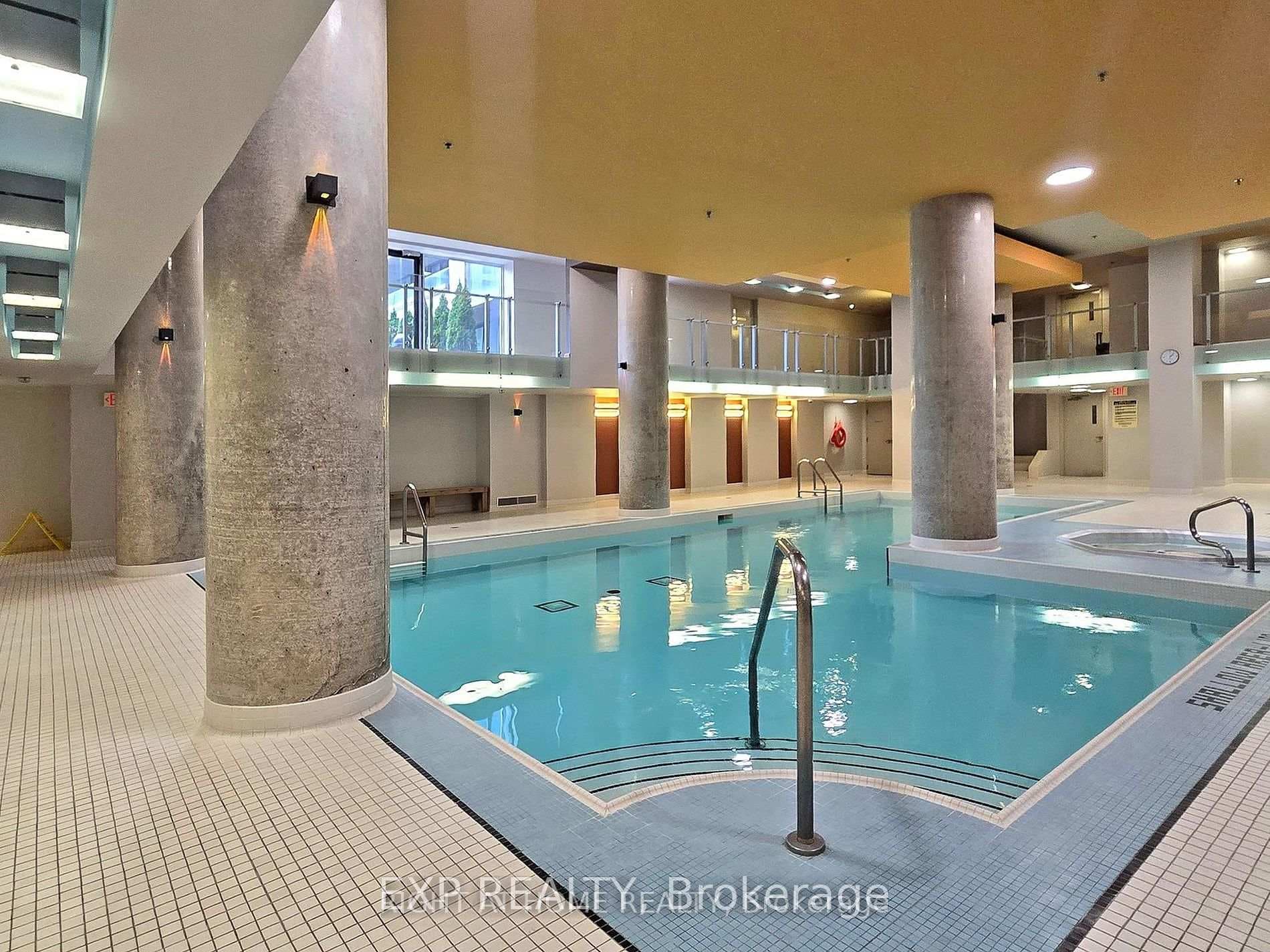 Gorgeous pool & hot tub