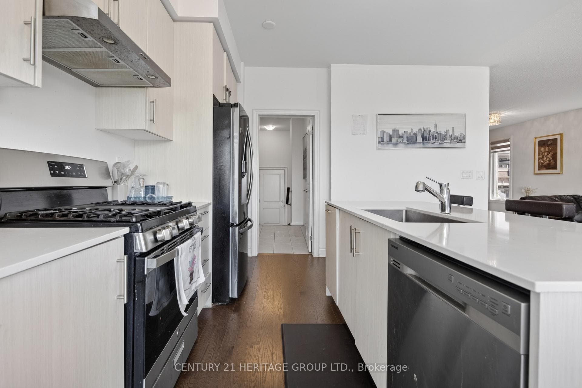 77 Montrose Boulevard photo 13