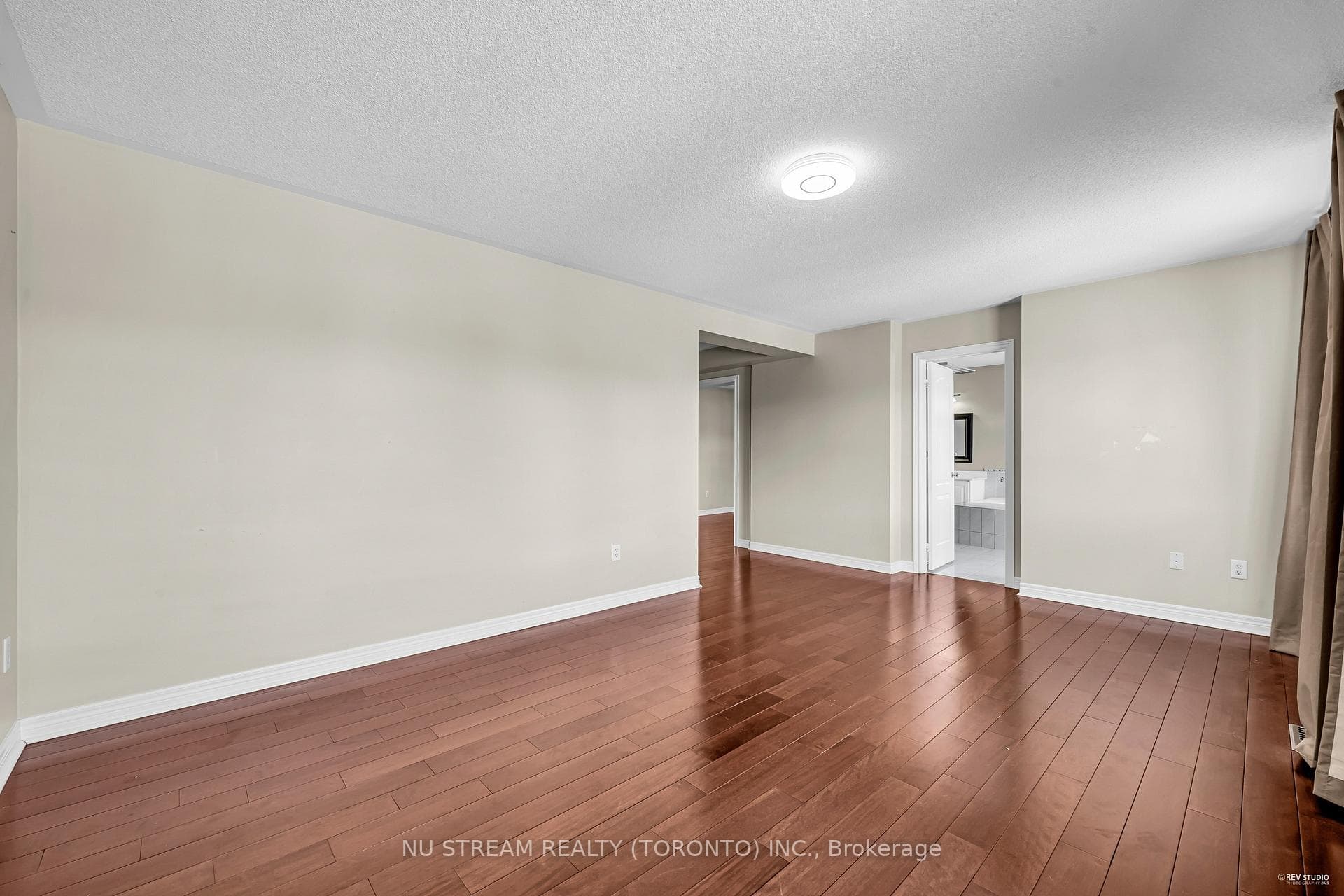 725 Millard Street photo 18