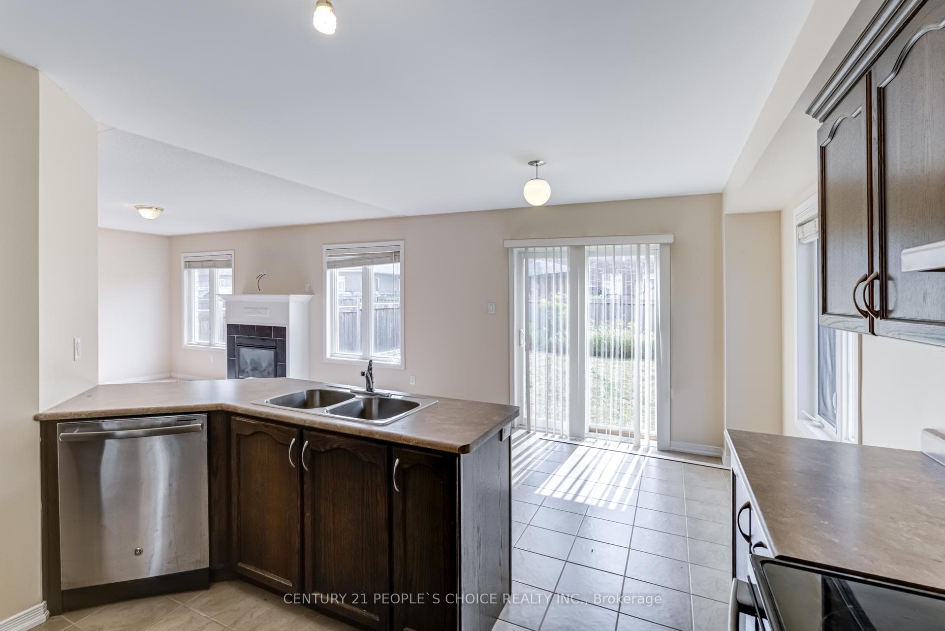95 Richardson Crescent photo 6