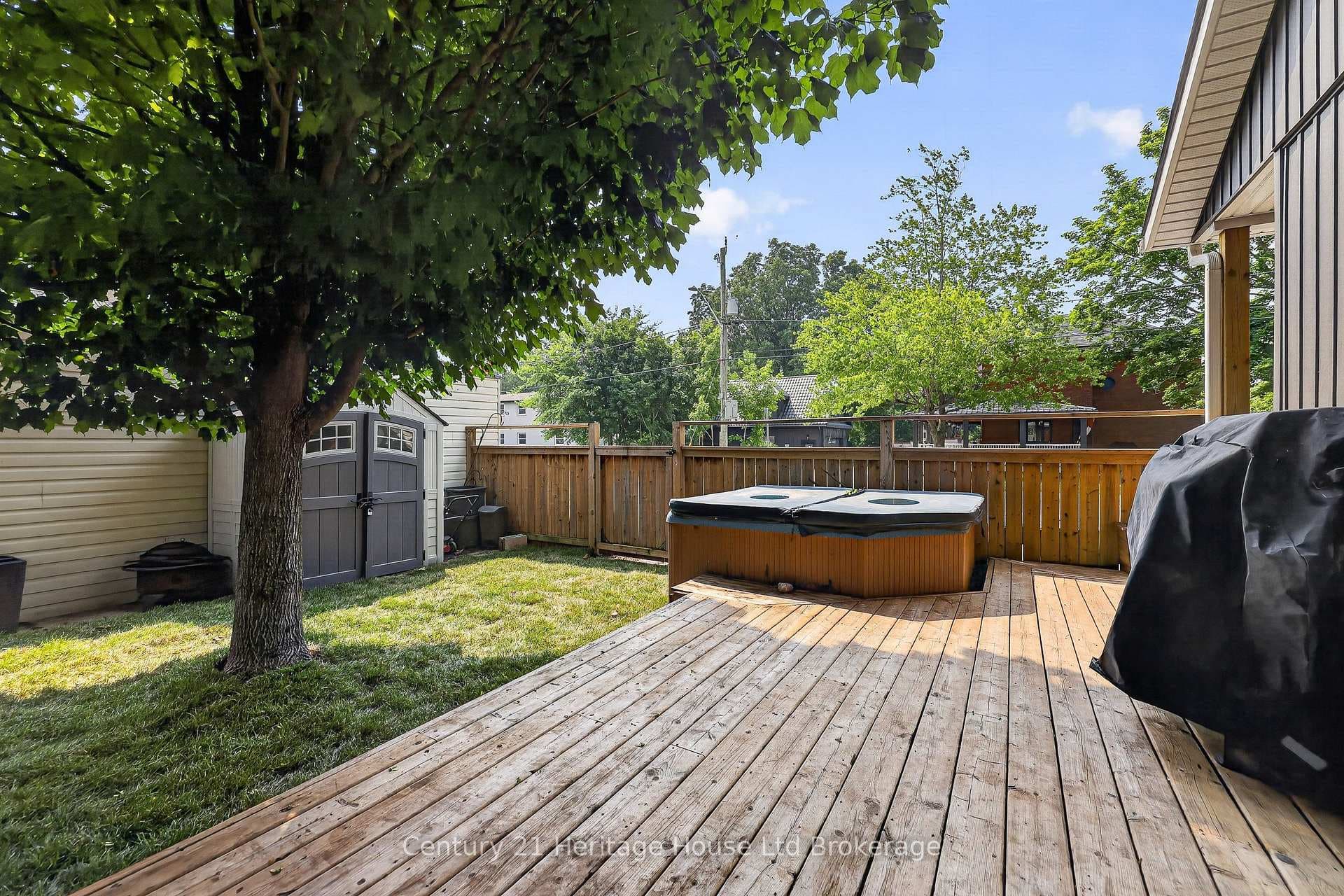 272 Wellington Street photo 34