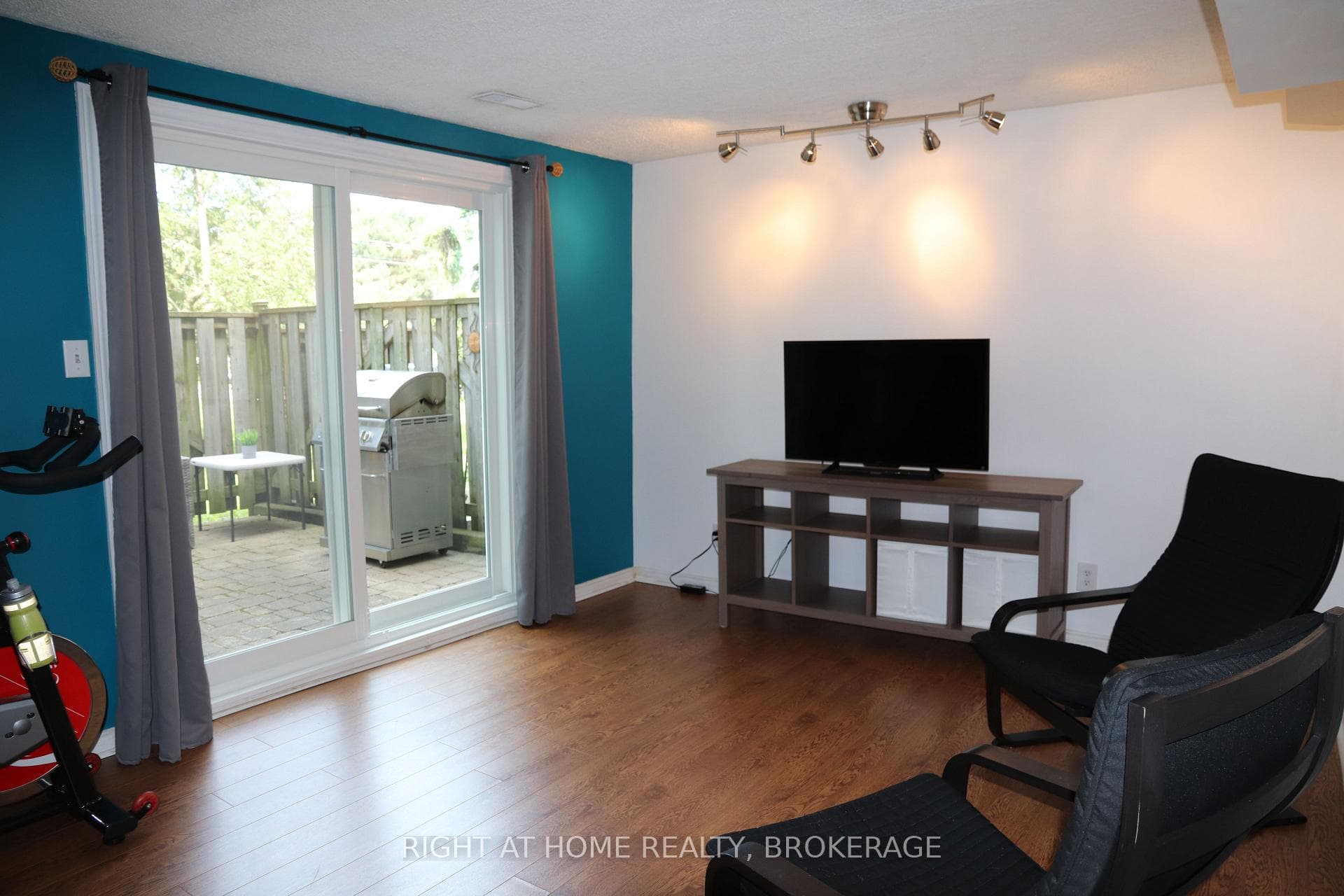 2269 Mountain Grove Avenue photo 27