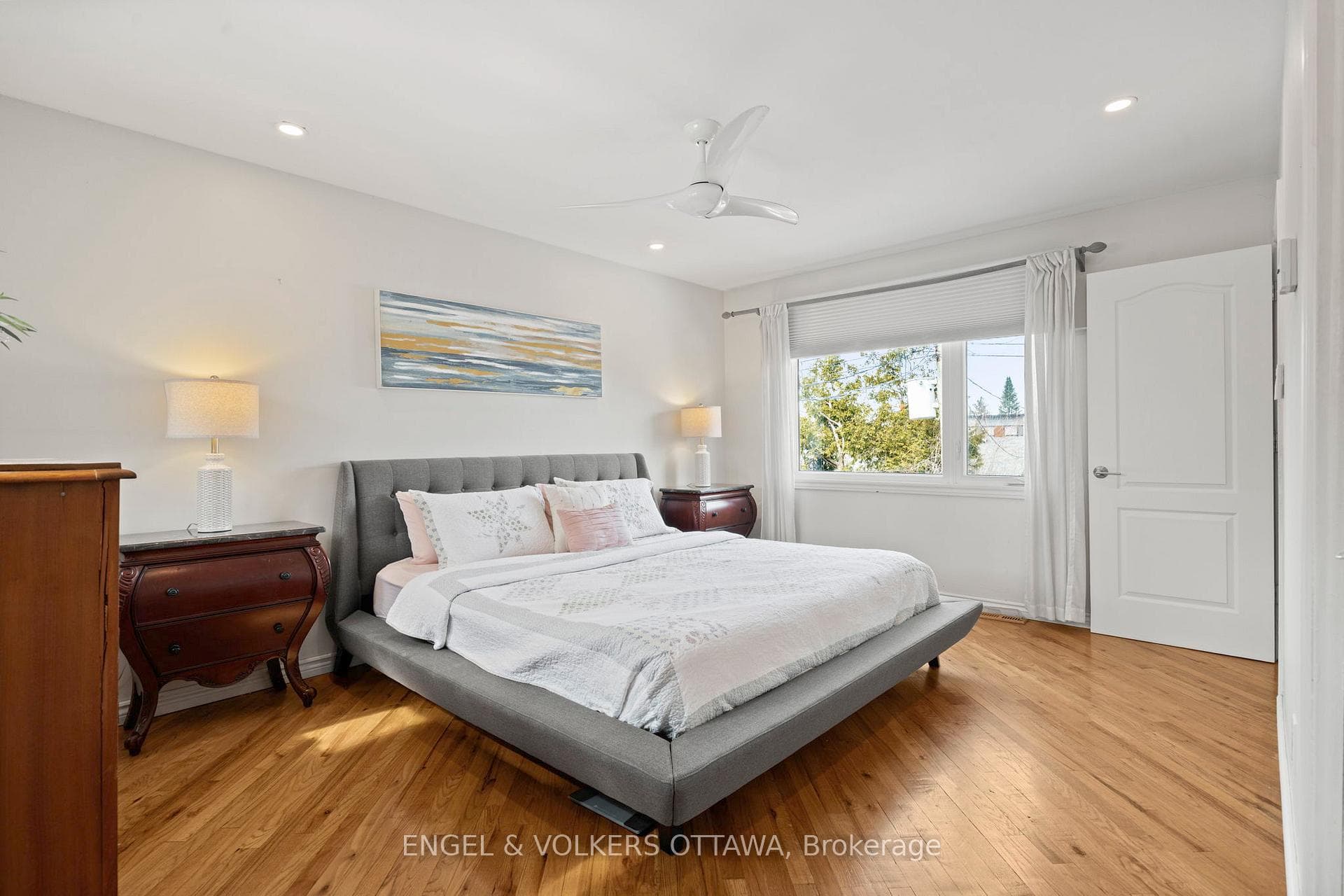 315 Frost Avenue photo 24
