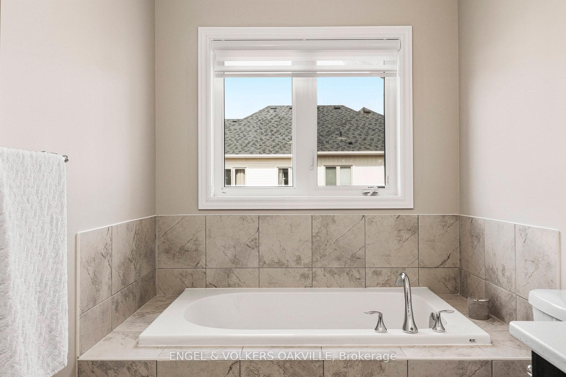 44 Clifford Crescent photo 32