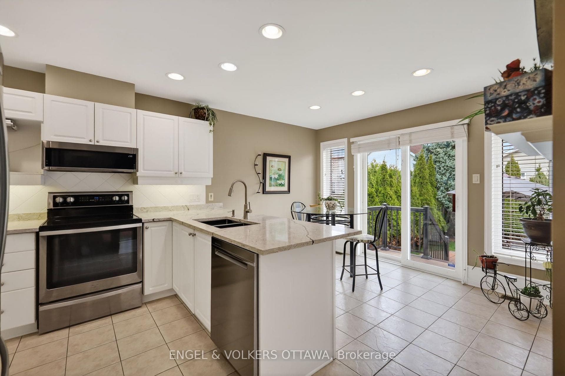 7 DRYSDALE Street photo 7