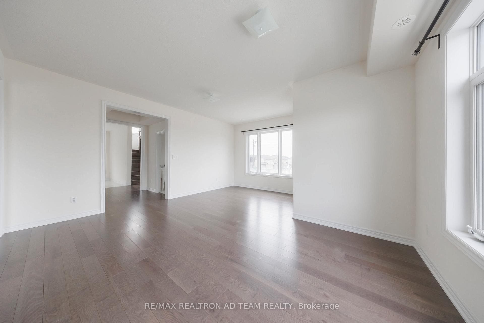11733 Tenth Line photo 20