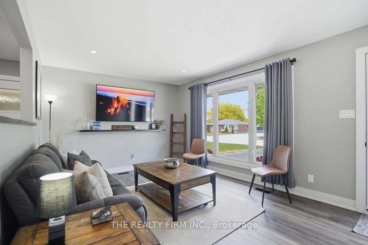 187 Byron Street photo 10