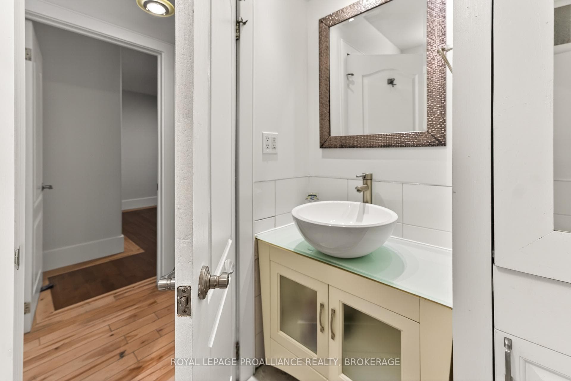 169 Carruthers Avenue photo 17