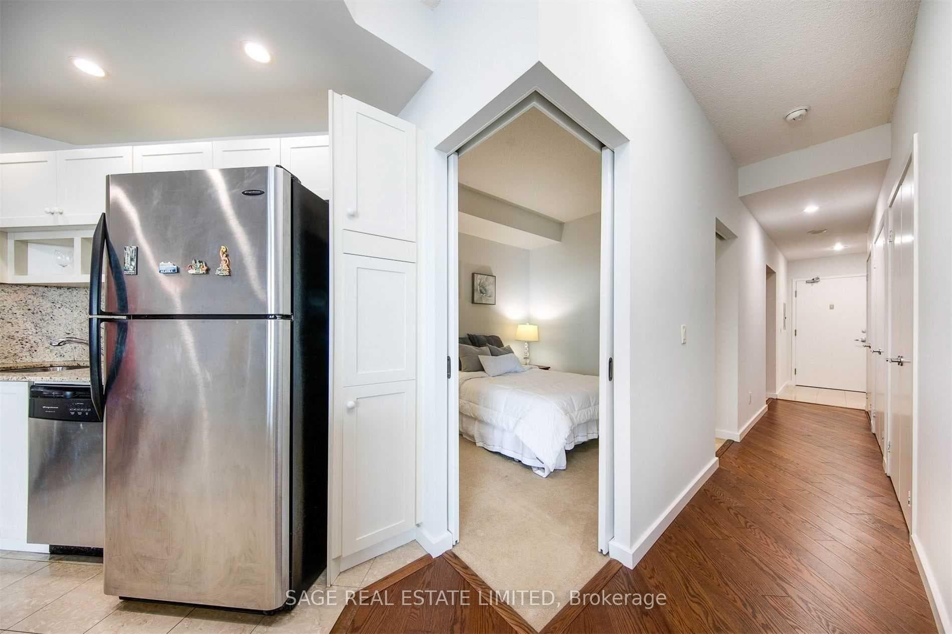 218 Queens Quay Unit 1711 photo 7