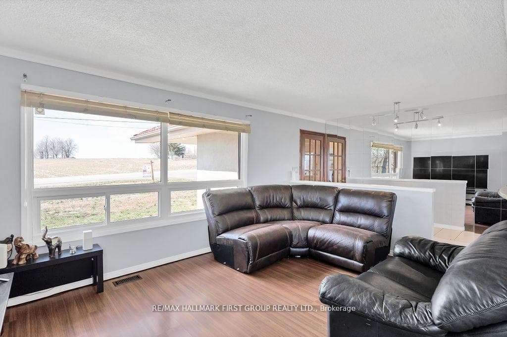 16585 Jane Street photo 4