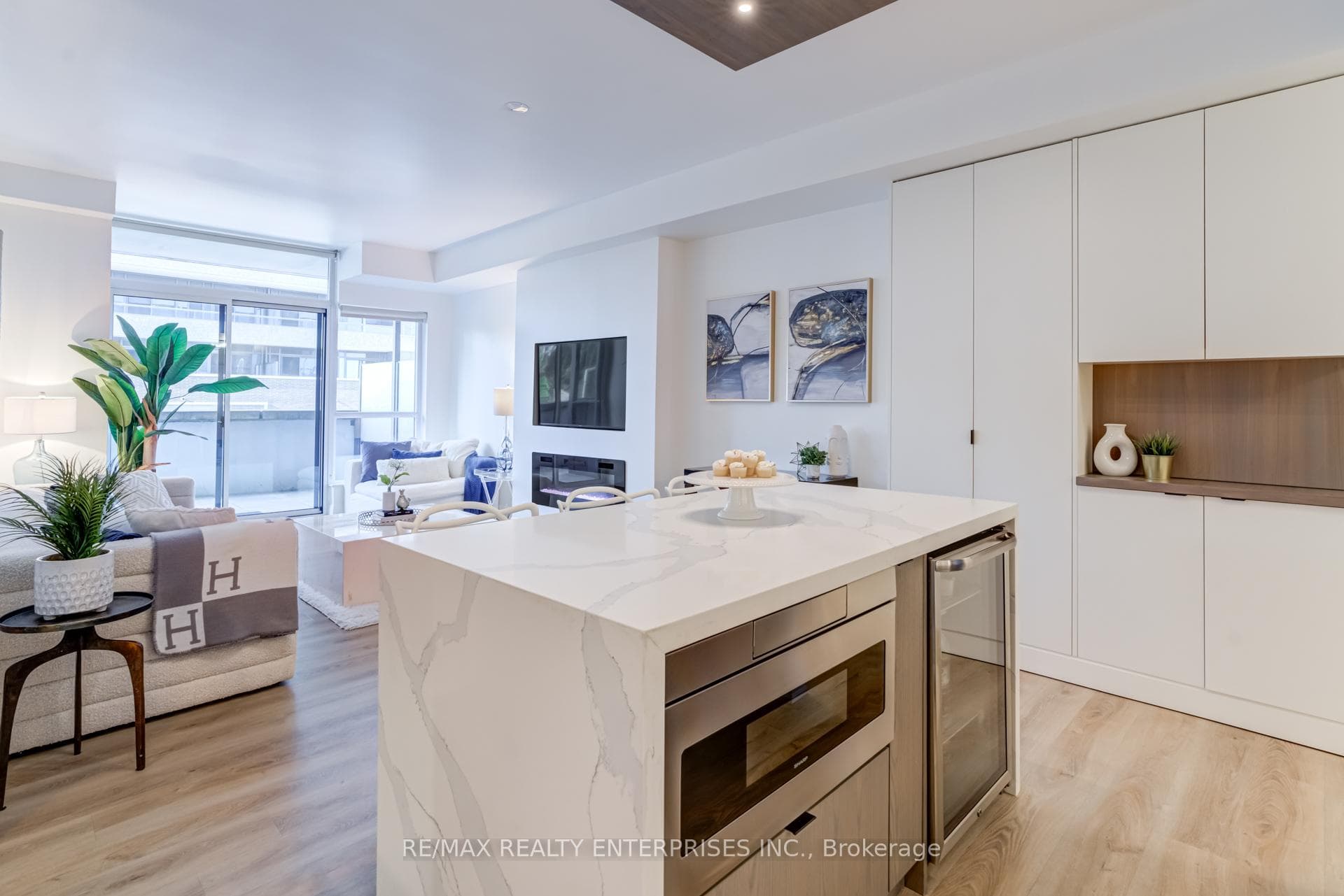 1 Hurontario Street Unit 213 photo 16