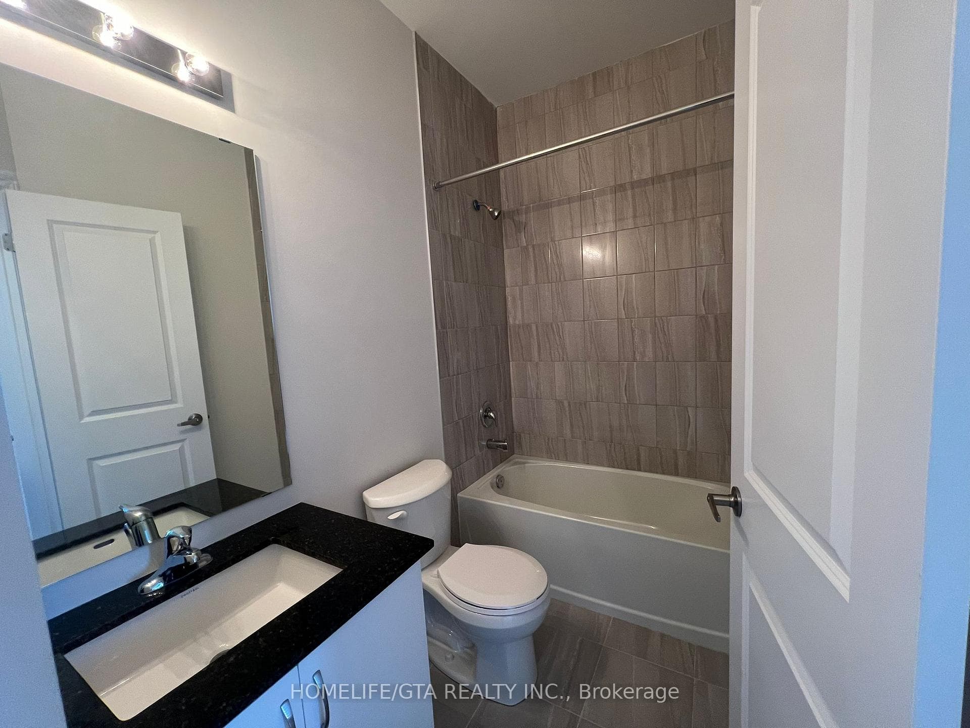 25 Inverary Crescent photo 10