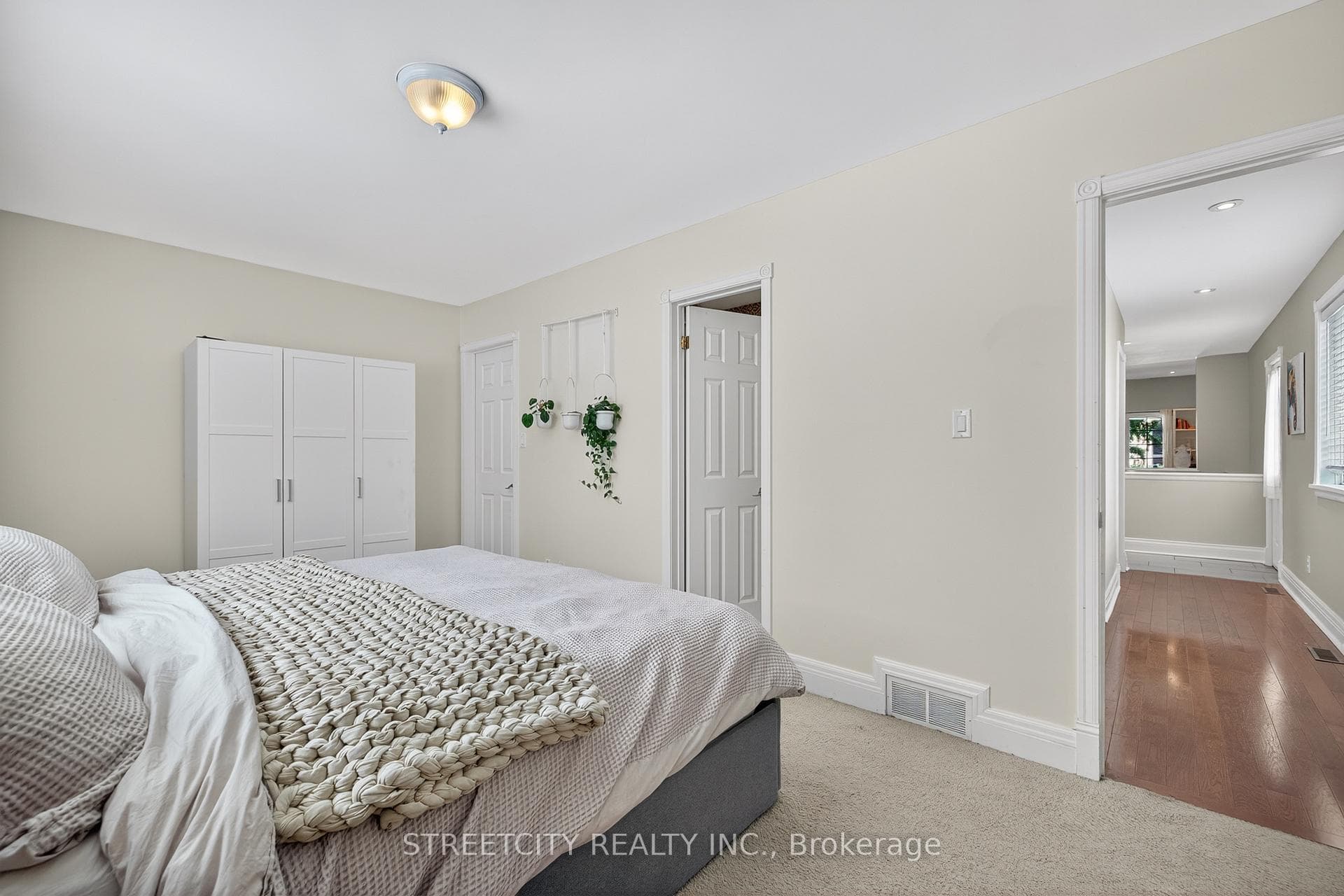 105A Devonshire Avenue photo 22