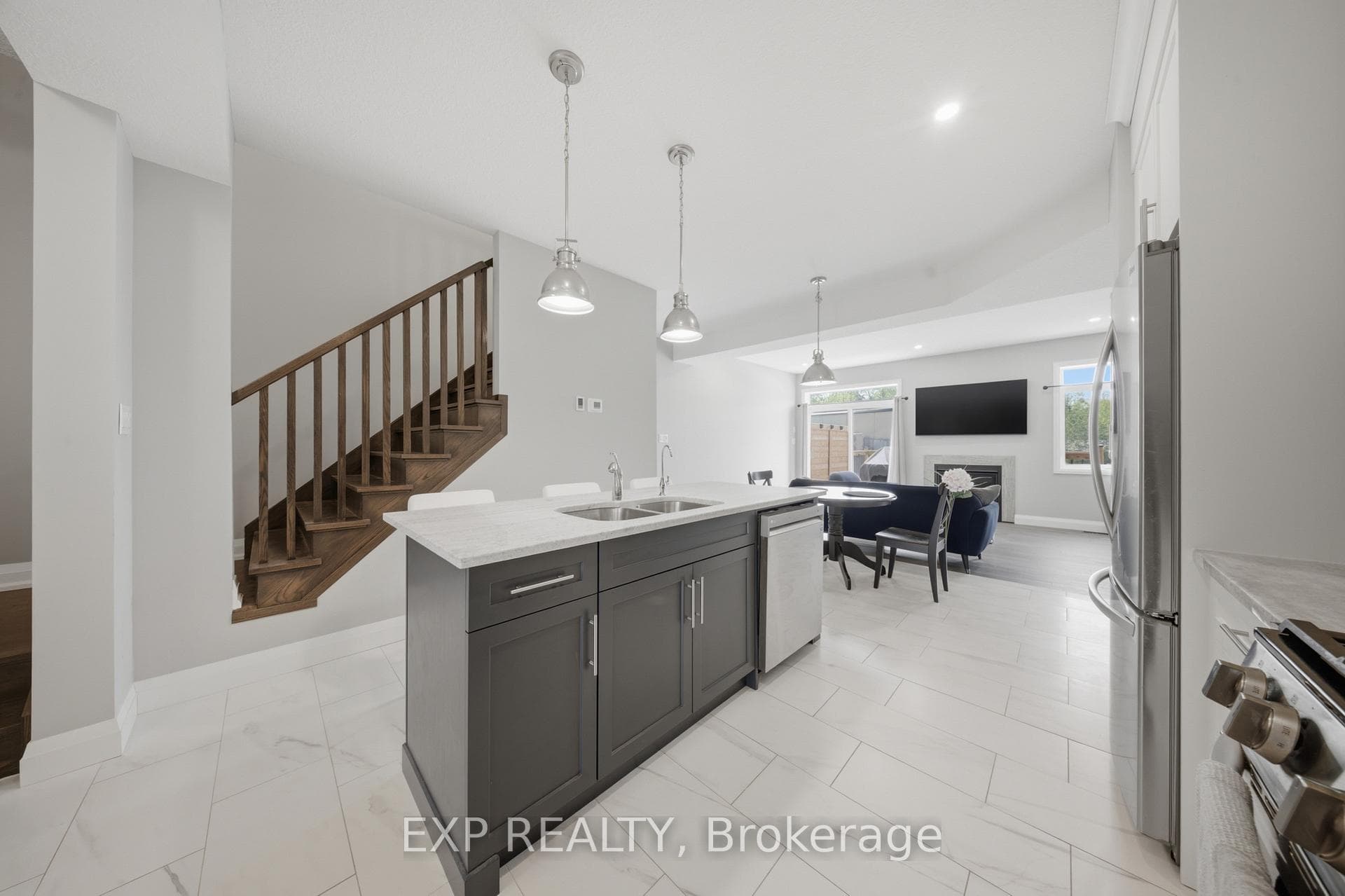 107 Stephenson Way photo 15