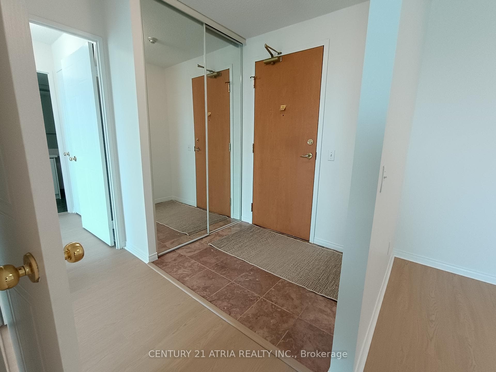 238 Doris Avenue Unit 607 photo 3