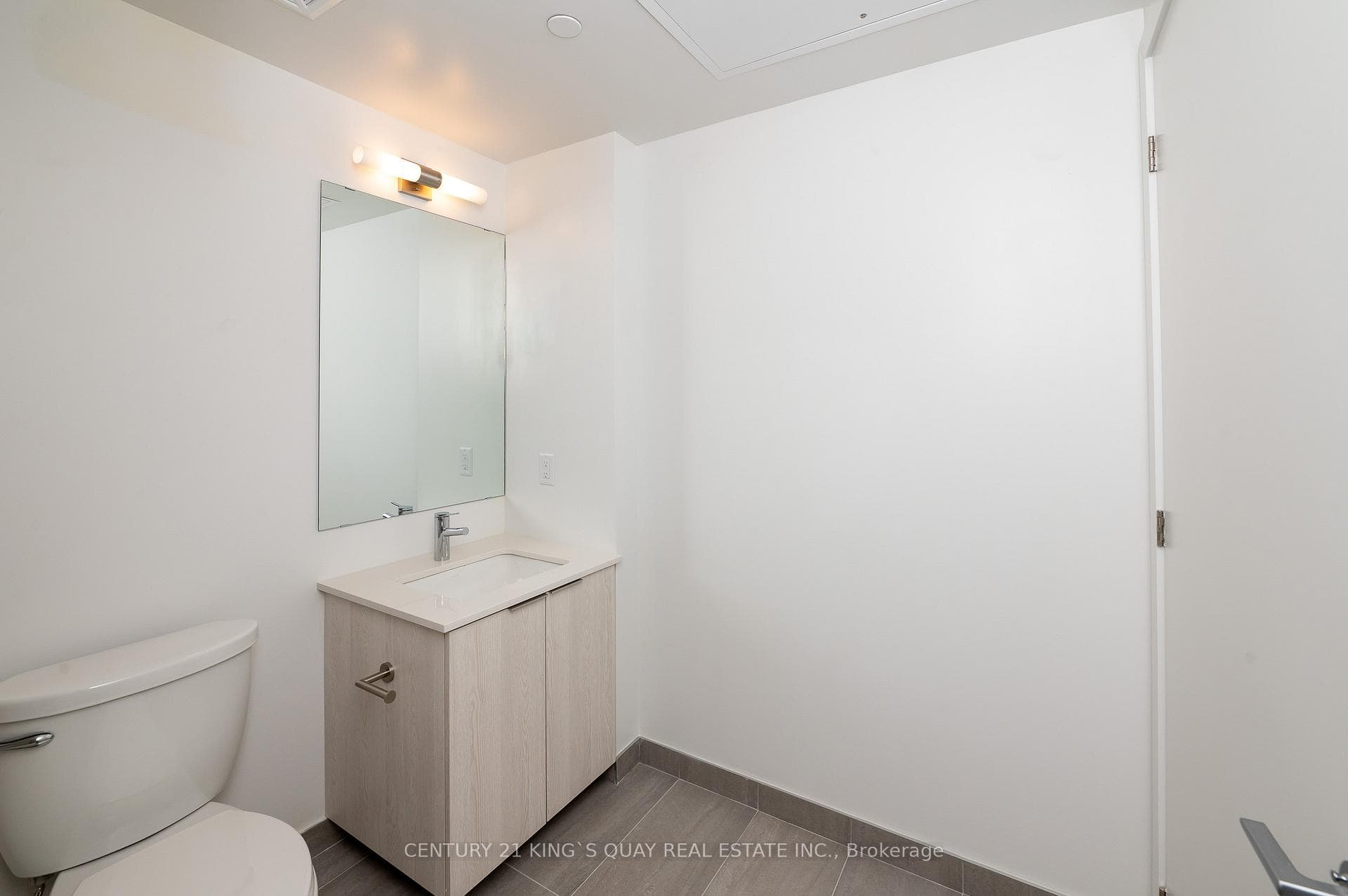 357 King Street Unit 2702 photo 14
