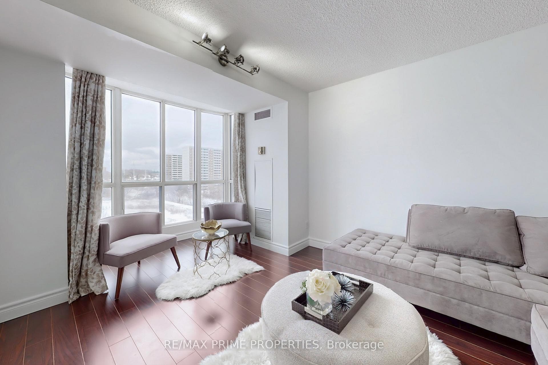 2550 Lawrence Avenue Unit 617 photo 10