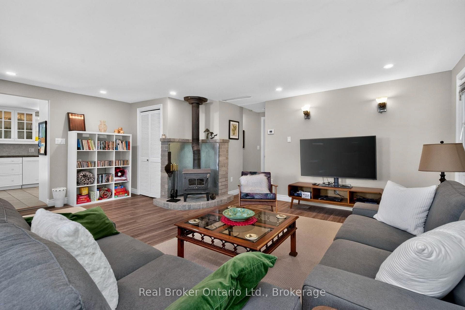 2141 Champlain Road photo 6