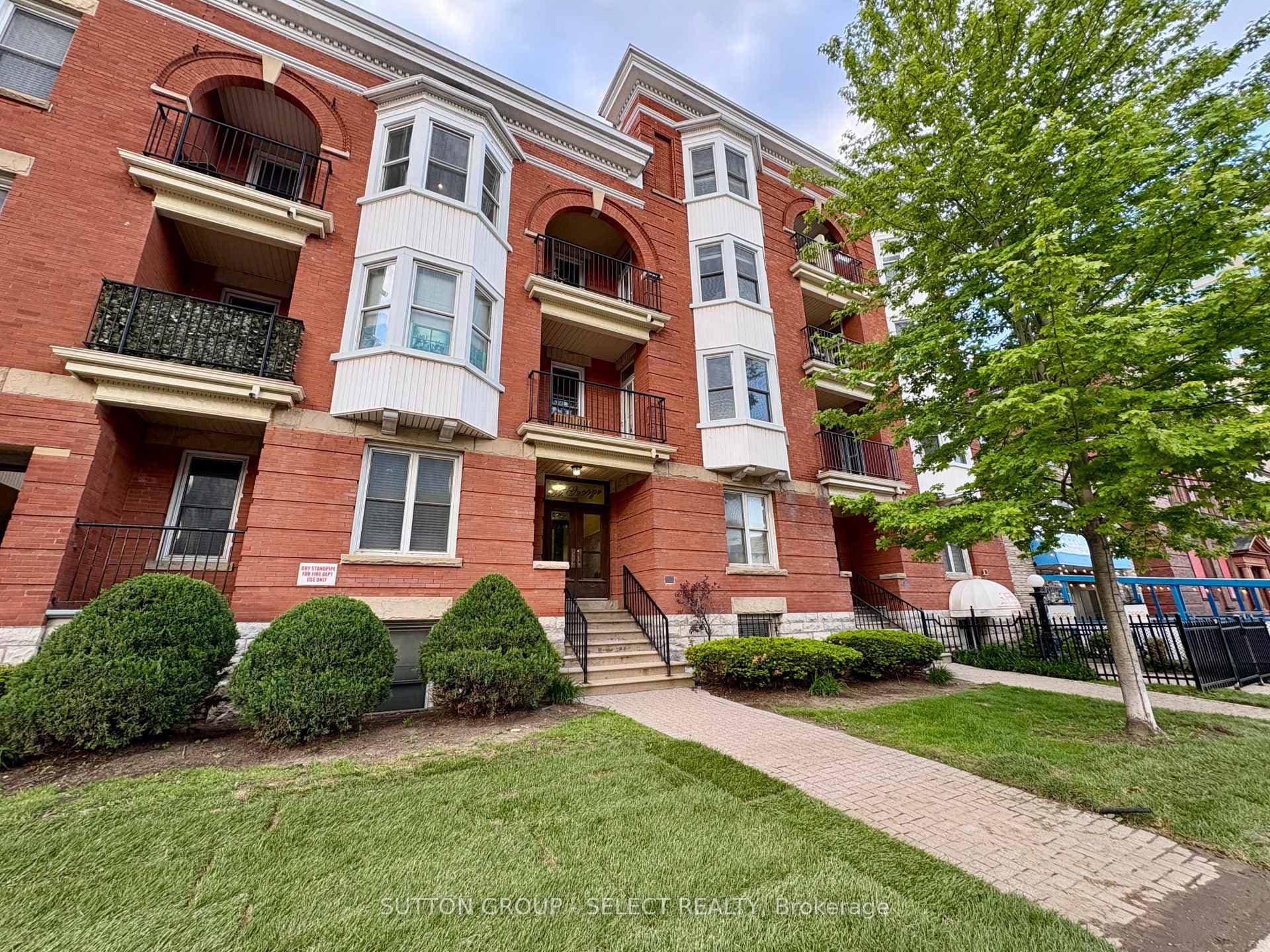 440 Wellington Street Unit 103 photo 1