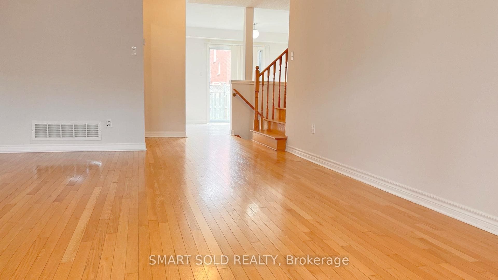 45 Waterton Crescent photo 3