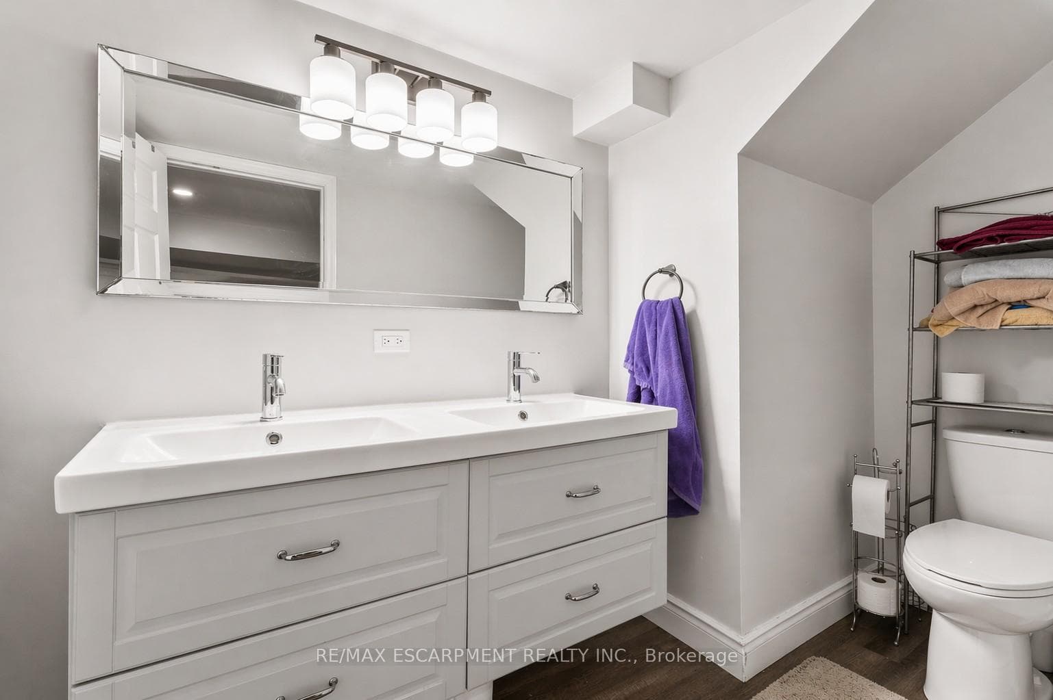 557 Lake Street photo 23