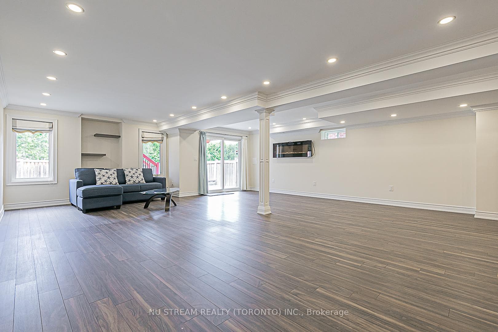 63 Heintzman Crescent photo 34