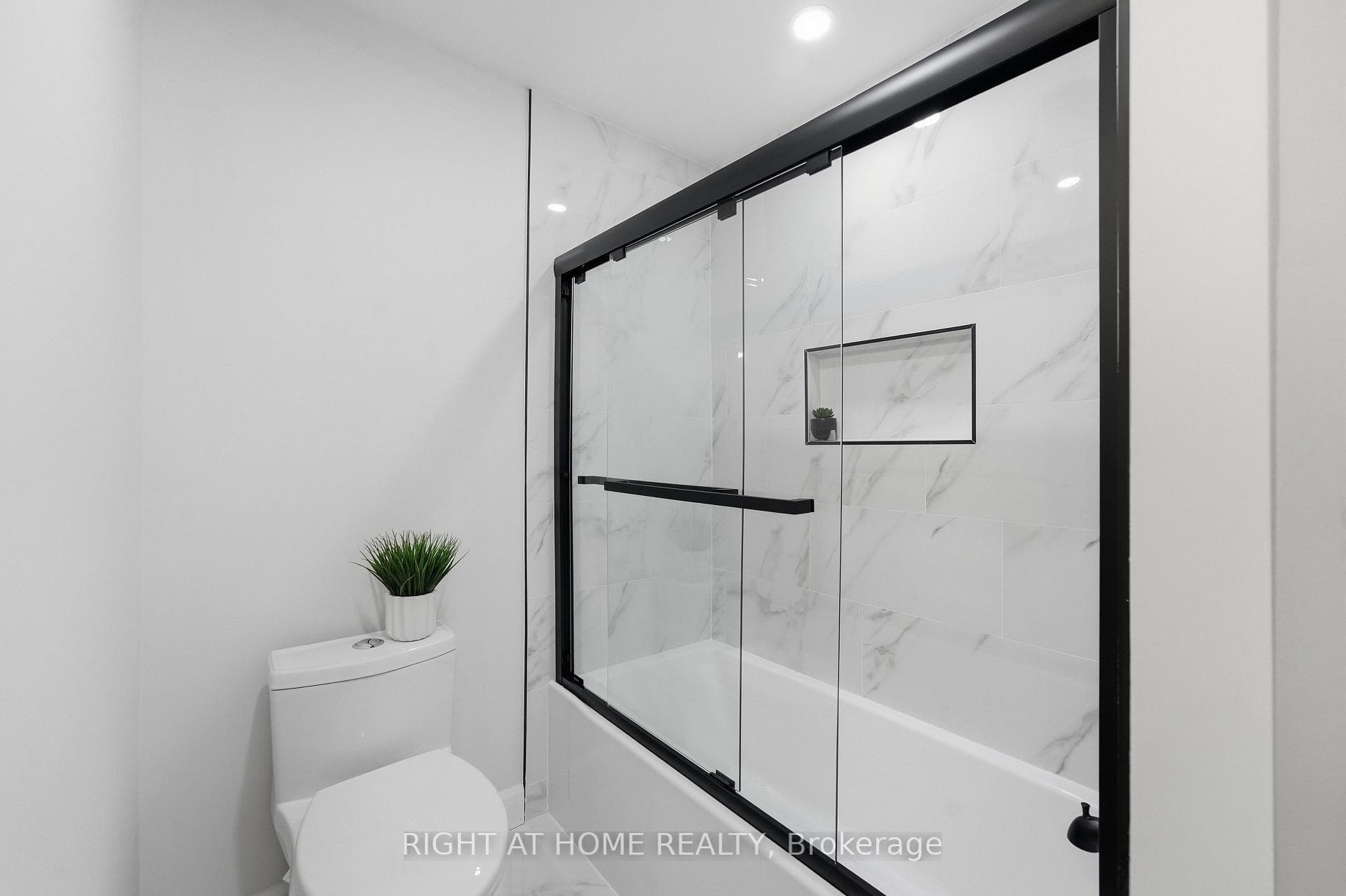 7874 Jeanne D'arc Boulevard Unit 3 photo 20