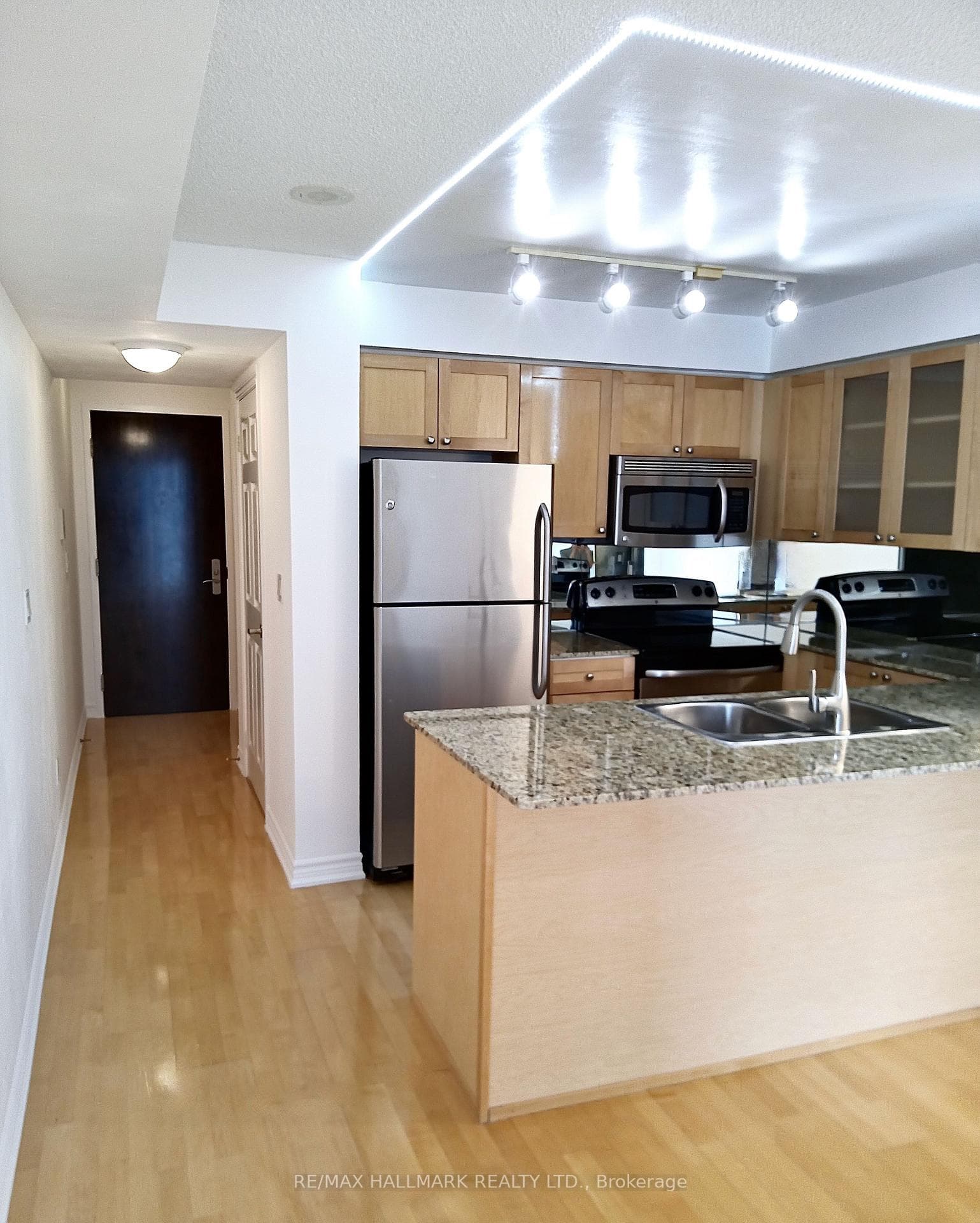 761 Bay Street Unit 2707 photo 1