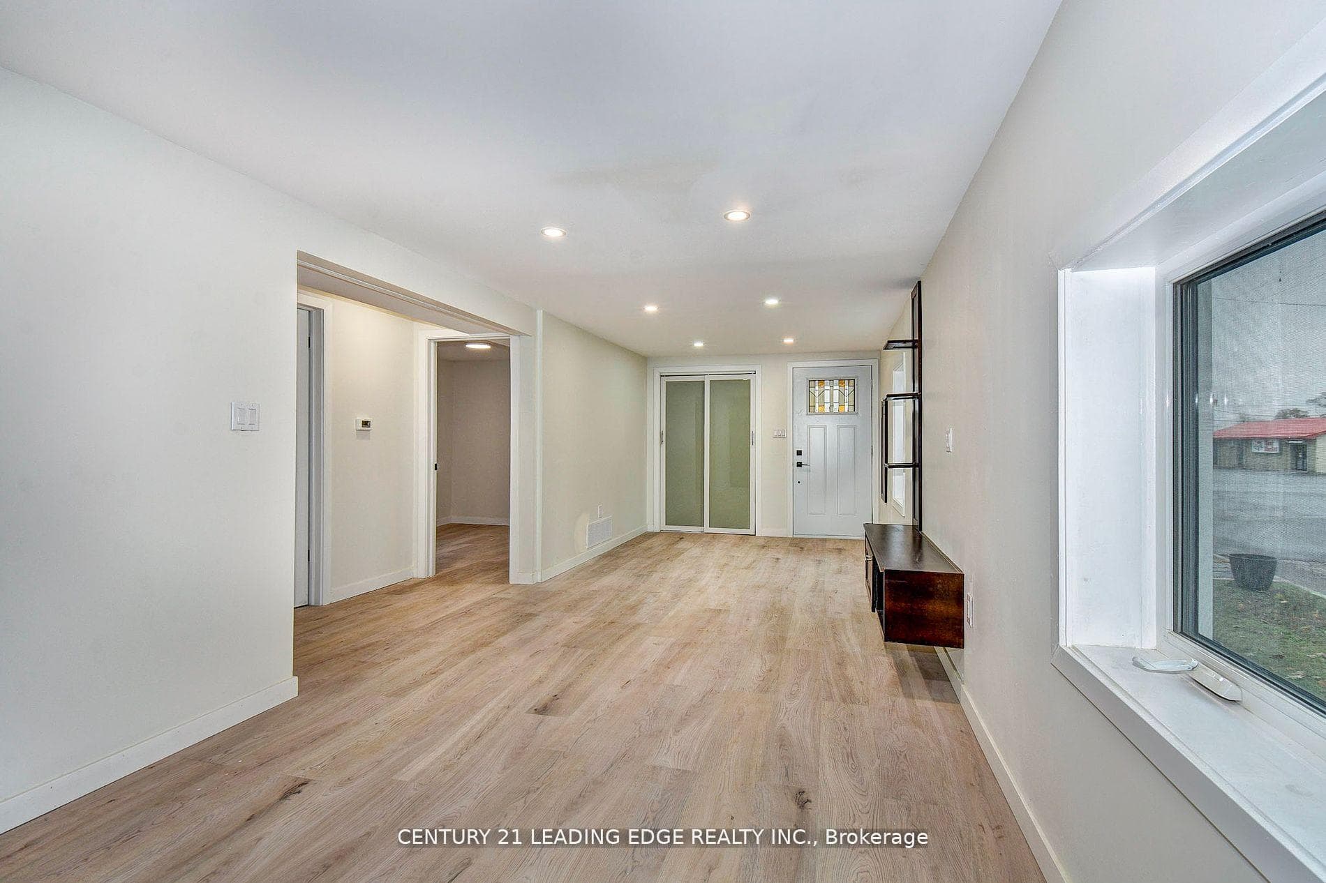 220 Queen Street Unit Lower photo 6