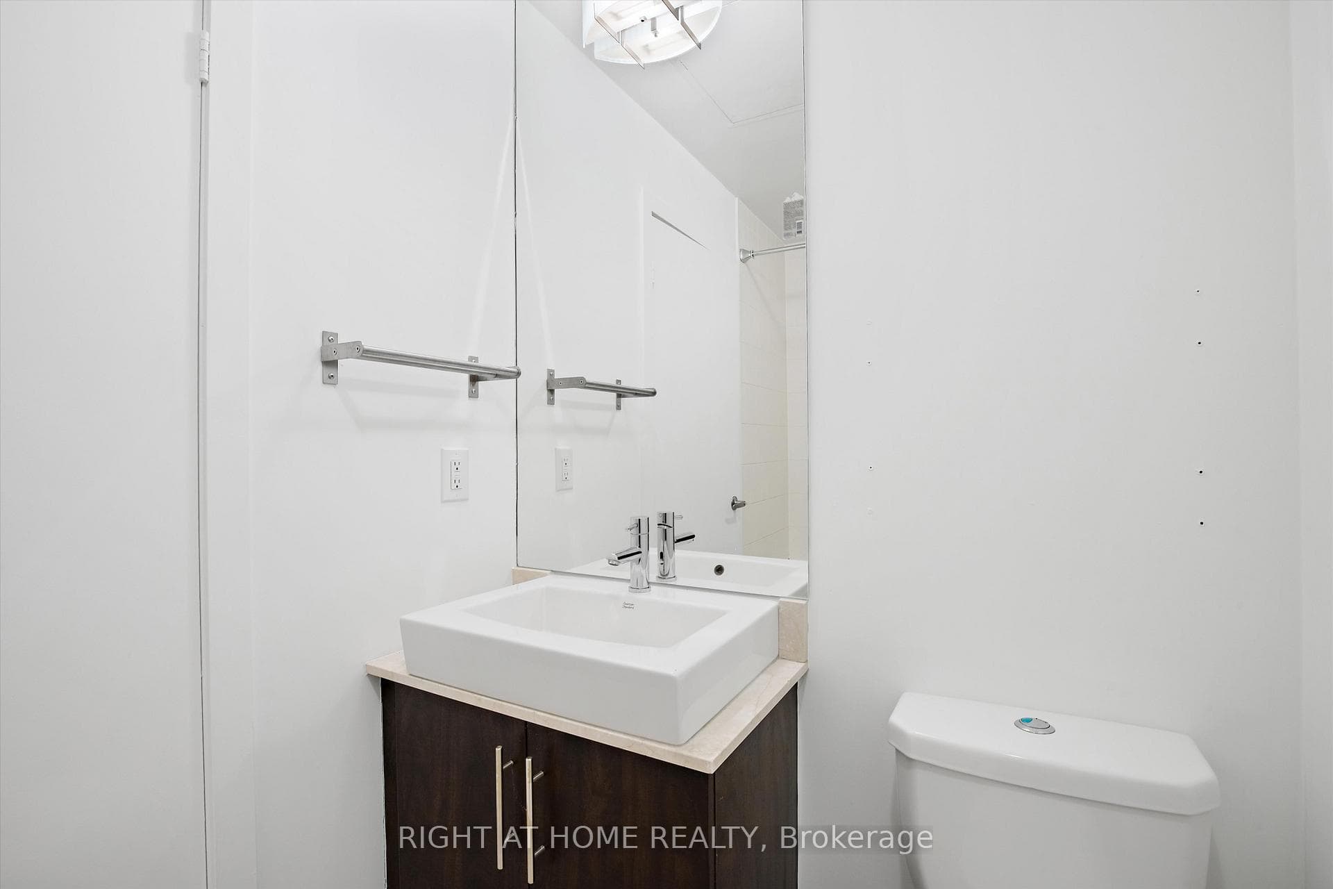 65 Bremner Boulevard Unit 2403 photo 10