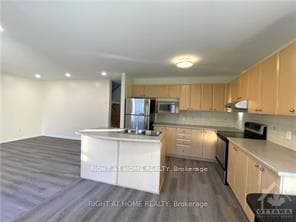218 HIGHPOINTE Crescent photo 11