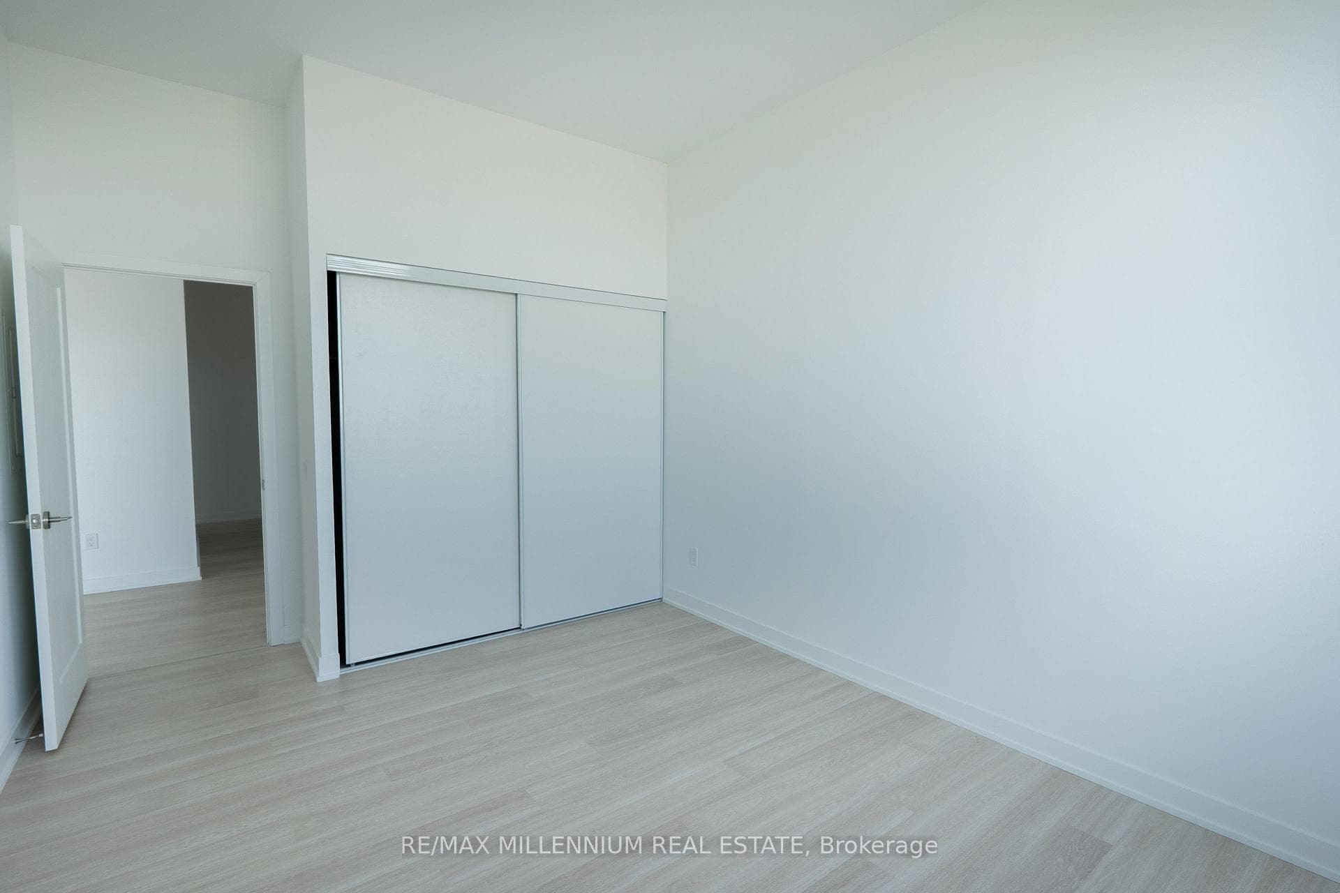 5105 Hurontario Street Unit PH2 photo 12