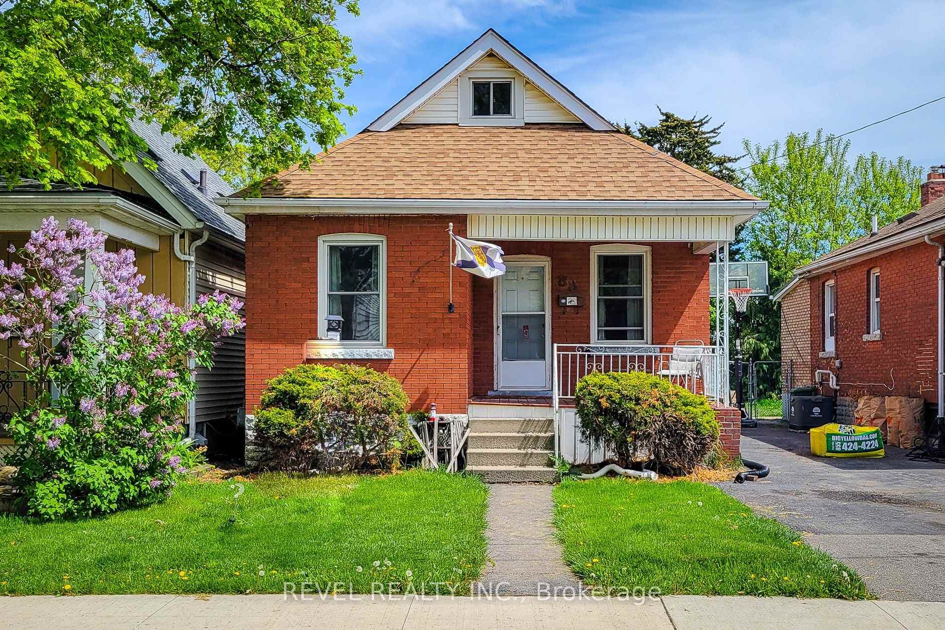 88 Garside Avenue photo 1