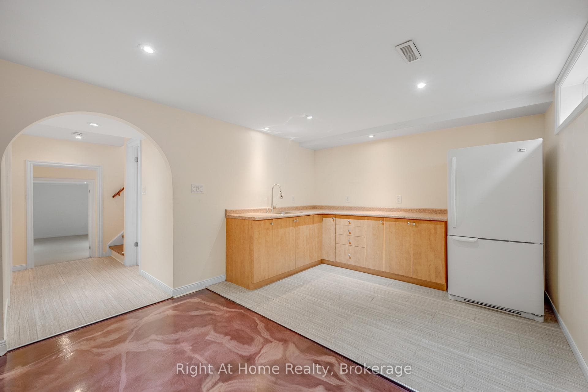 467 VANGUARD Crescent photo 28