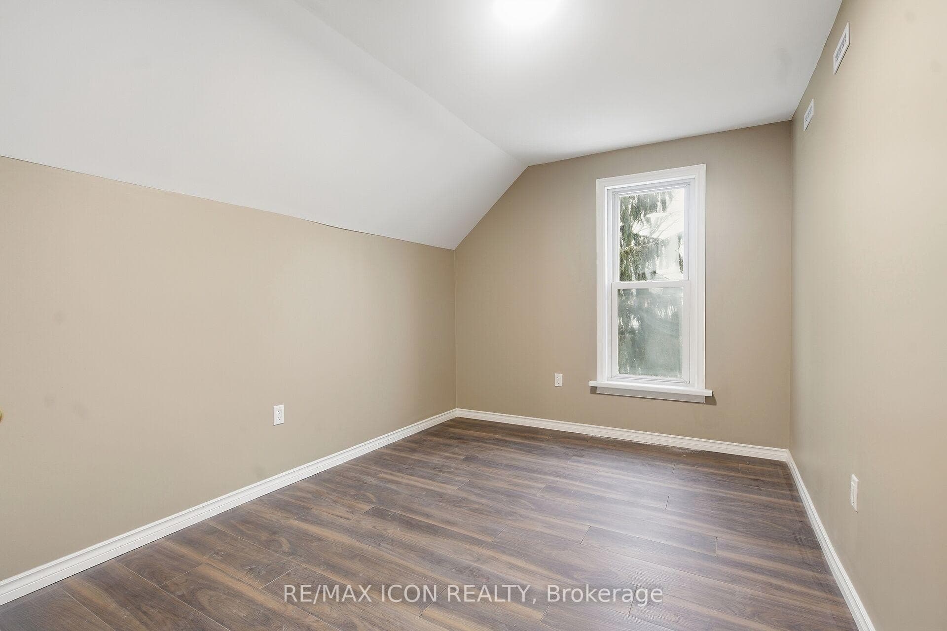 182 Maple Street photo 27