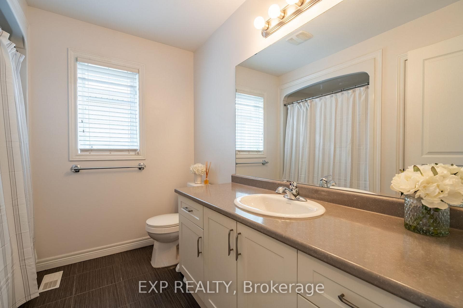 62 Boulder Crescent photo 24