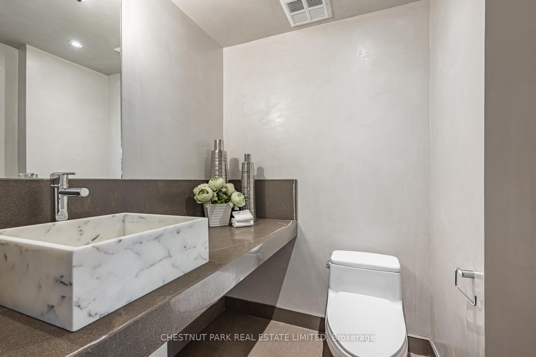 40 Oaklands Avenue Unit 301 photo 8